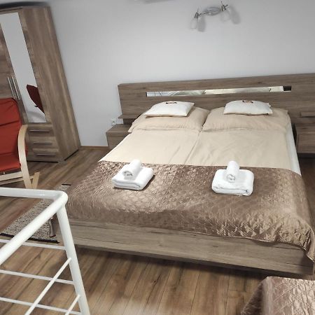 شقة Kossuth Garden ديبريتْسين المظهر الخارجي الصورة